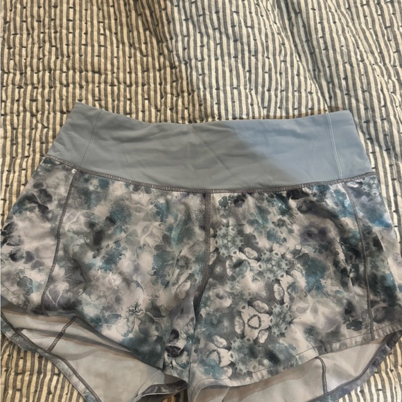 lululemon athletica Blue Athletic Shorts NWOT  sz 4 - Picture 9 of 9